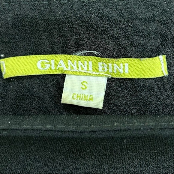 Gianni Bini Black Ruffle Sleeve Blouse Size: Small Excellent Condition - Picture 6 of 8